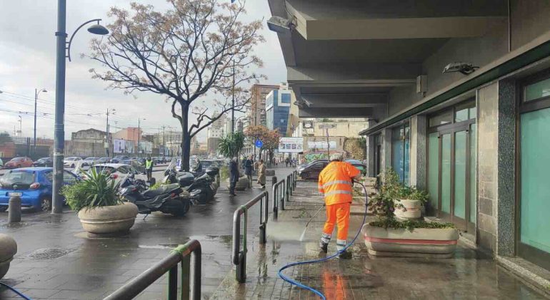 Gli operatori Asia al lavoro