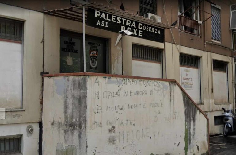 Napoli, spari contro la palestra di boxe al rione della Bussola
