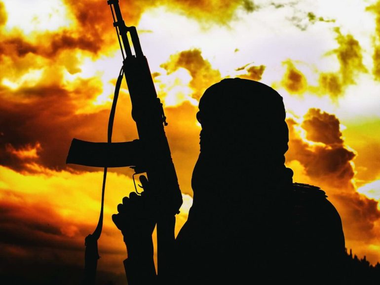 Napoli terrorismo online, minorenne arrestato: aveva giurato fedeltà all’Isis sul web
