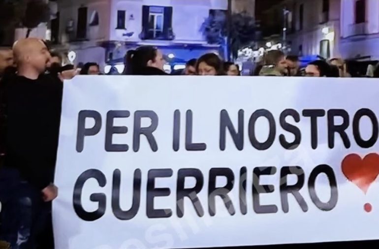 Una immagine della fiaccolata