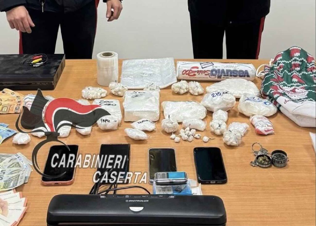 Orta di Atella: due arresti, sequestrati oltre 2,7 chili di droga