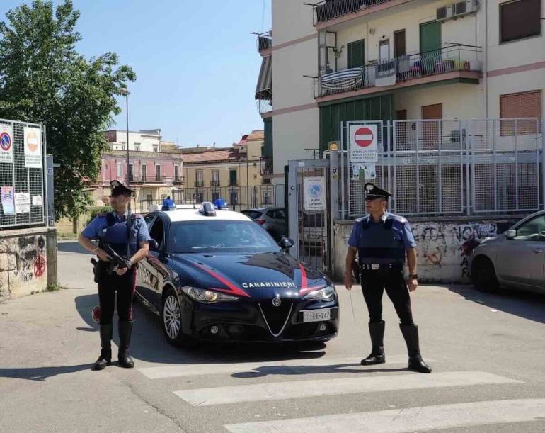 Portici, noia criminale nella notte: 15enni appiccano il fuoco ad un negozio per gioco. 4 denunciati