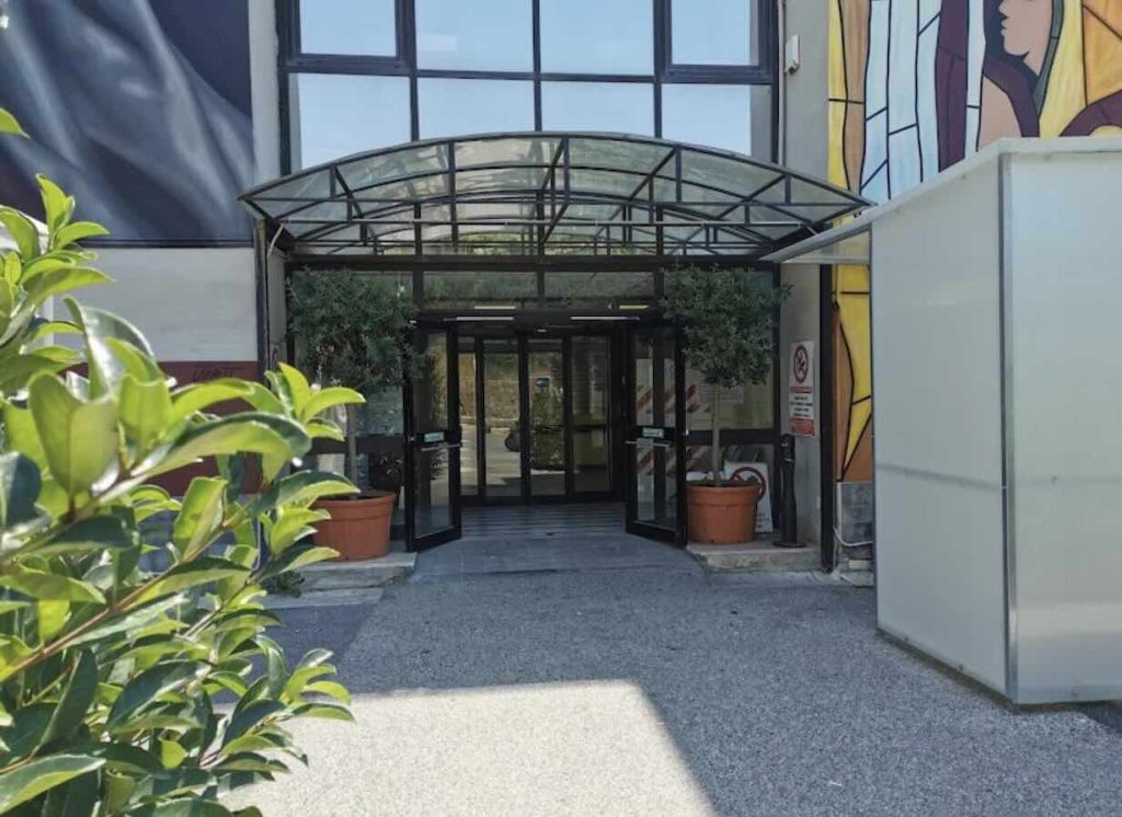 Marano, due 16enni accoltellati alle giostre: uno è grave