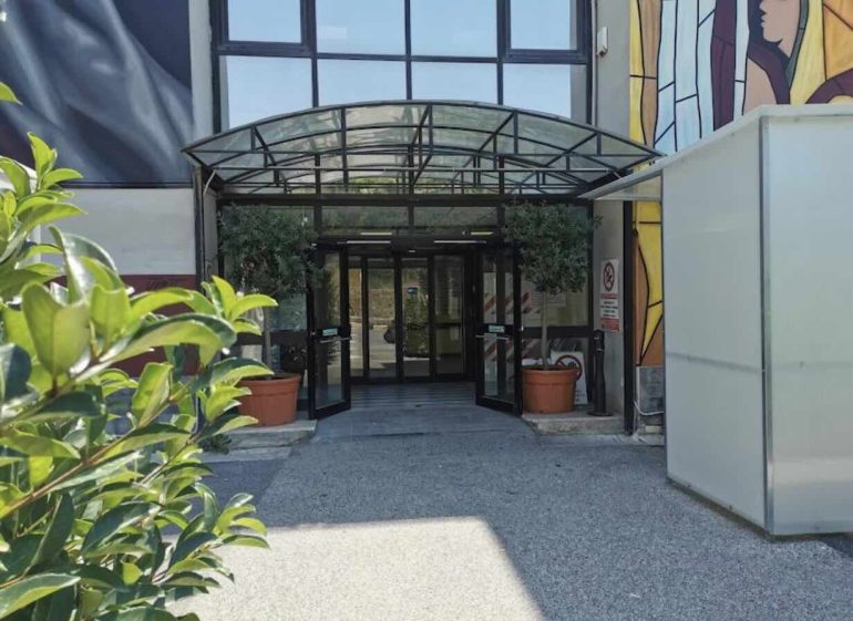 Marano, due 16enni accoltellati alle giostre: uno è grave