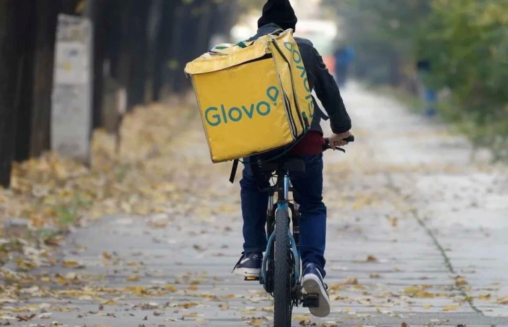 Rider sfruttati, scatta il controllo giudiziario su Foodinho-Glovo
