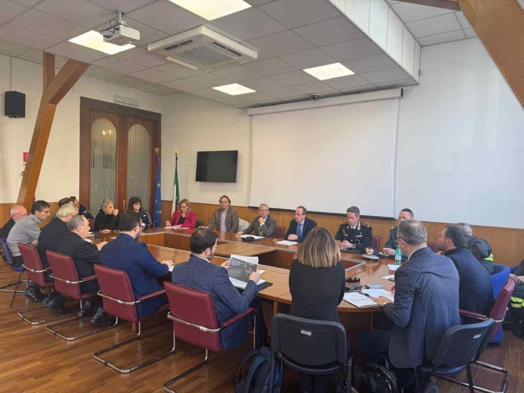 Salerno, stretta sui controlli nei locali pubblici: vertice in Prefettura sulla sicurezza