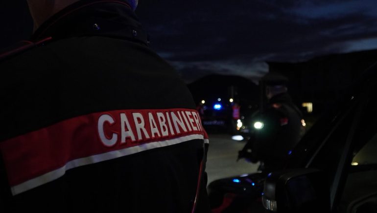 San Felice a Cancello: 23enne devasta casa e picchia i genitori per soldi