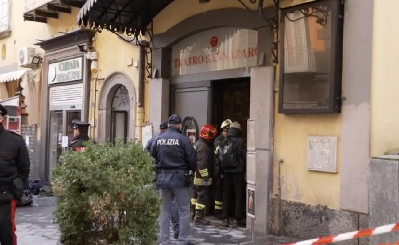 L'ingresso del teatro Sannazaro