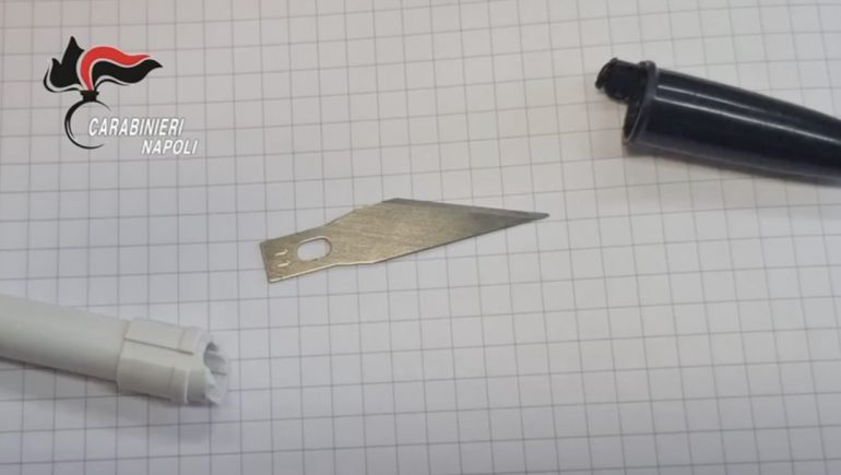 Secondigliano, tredicenne a scuola con una penna-taglierino: preside allerta i carabinieri