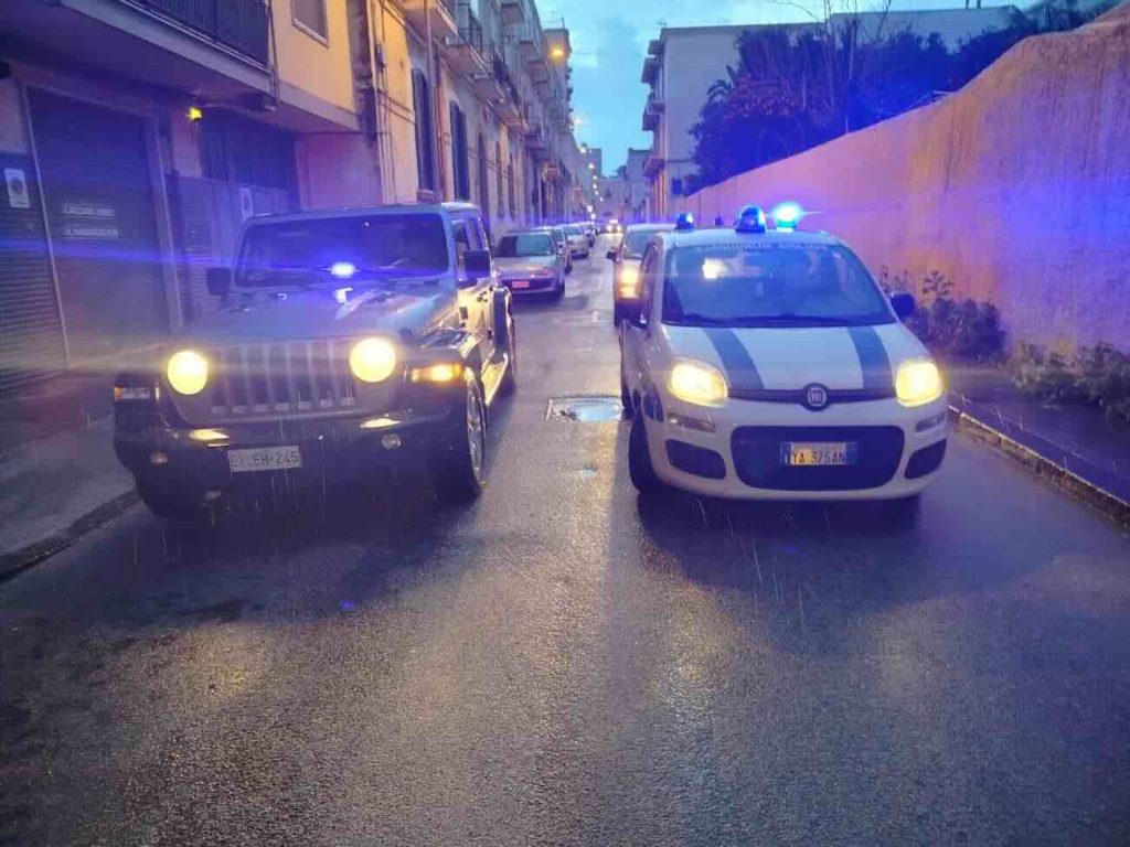Sequestrata officina abusiva a Torre Annunziata: titolare denunciato per rifiuti illeciti
