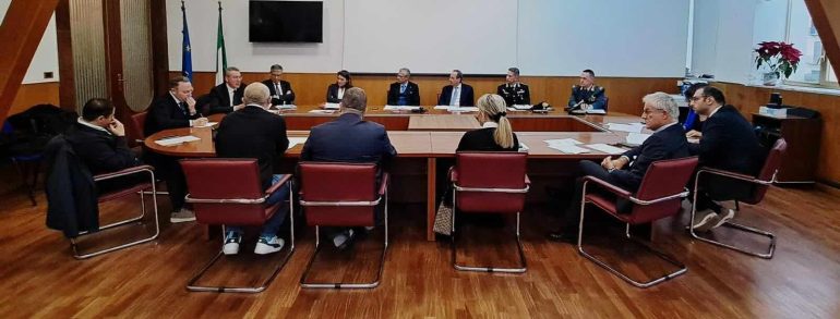 Sicurezza a scuola, scattano i controlli: a Salerno il piano del Prefetto contro violenza e spaccio