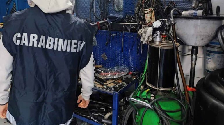 Terra dei Fuochi, scoperta officina abusiva a Casaluce: arrestato il gestore