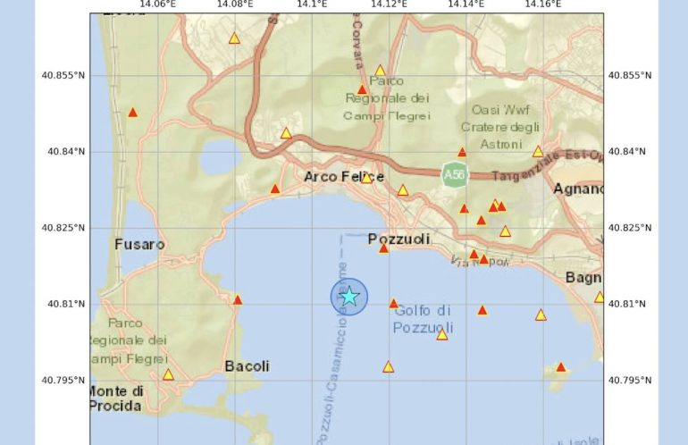 Terremoto ai Campi Flegrei, scossa di magnitudo 3.5: gente in strada a Pozzuoli e Napoli