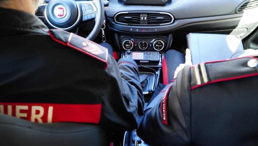 Truffa online per ricambi auto: bonifico da 390 euro, due denunciati