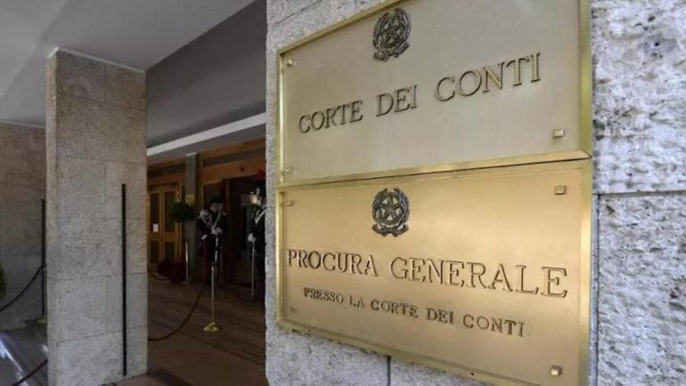 Vigili usano auto di servizio come taxi: Corte dei Conti condanna due sottufficiali di Casalnuovo