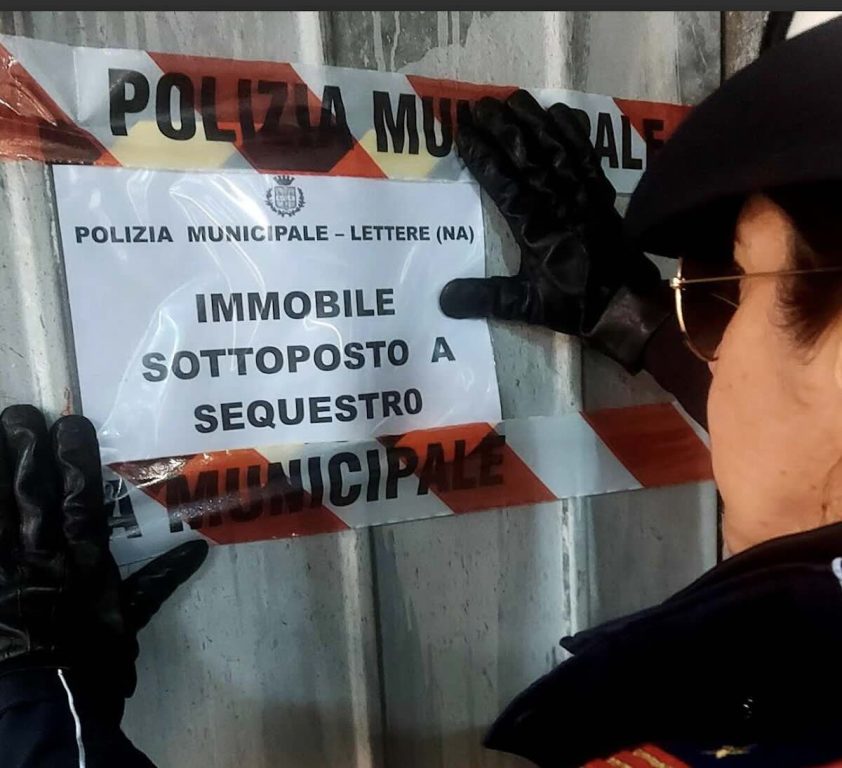Abusivismo edilizio a Lettere: sequestrato complesso immobiliare