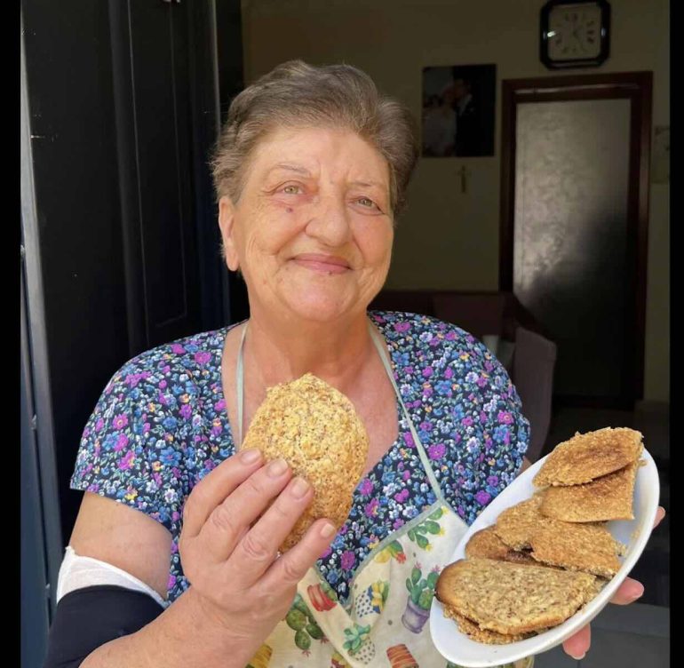 Addio a Zia Teresa: Napoli piange l’icona verace dei social
