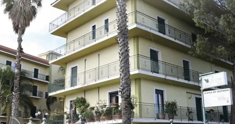 Aggressione nel Cas di Calvizzano, egiziano ferito con un coltello
