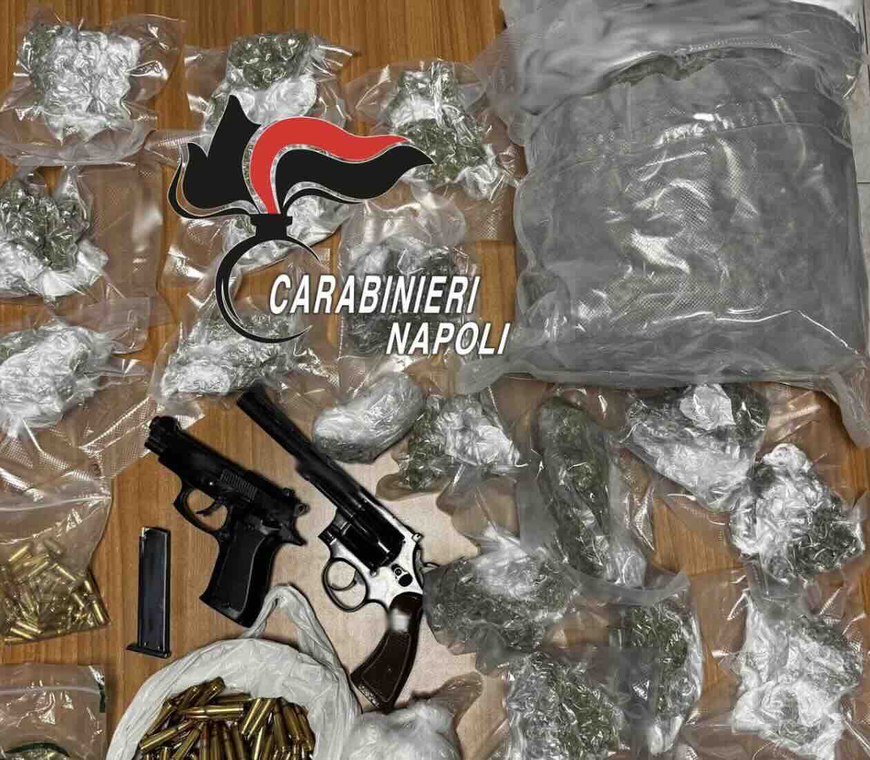 La droga e le armi sequestrate a Boscoreale
