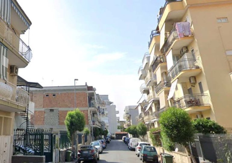 Afragola, sorpreso a cedere crack in sella a uno scooter: arrestato 24enne