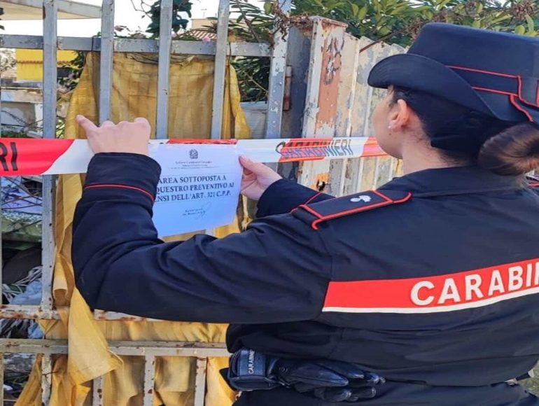Frignano, nuova stretta nella Terra dei Fuochi: quattro denunce e sequestro di un’area da 1.000 mq