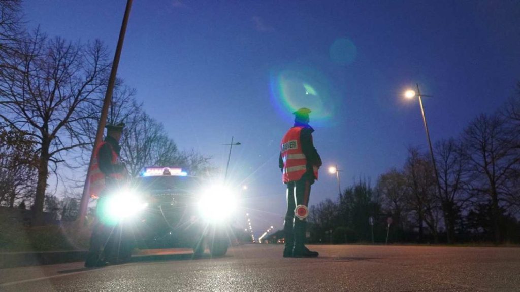 Capodrise, investe due minorenni in scooter e fugge: denunciato un 62enne