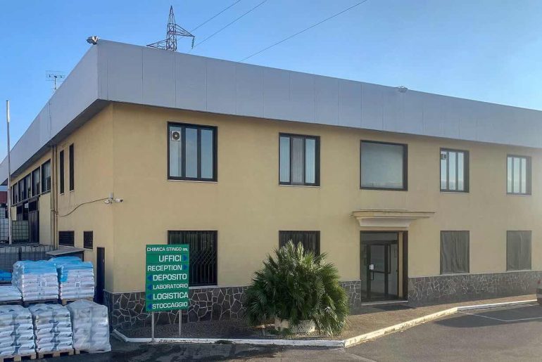 Castellammare, sequestrata azienda chimica: inquinava il fiume Sarno