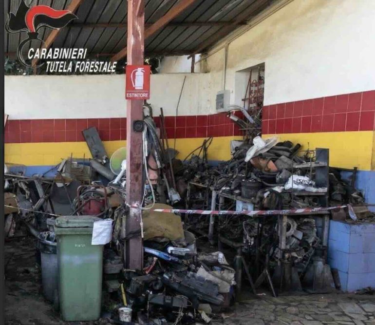 Cellole, rifiuti speciali nell’officina meccanica: titolare denunciato