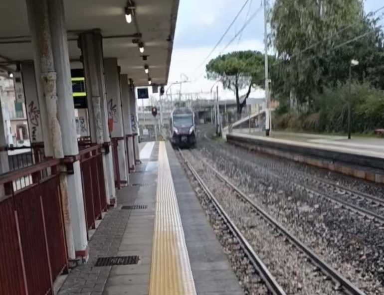 Protesta dei pendolari della Circumvesuviana