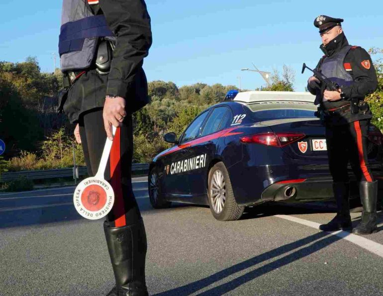 Napoli, targa fai-da-te con Word, ma sbaglia il numero di cifre: 48enne denunciato