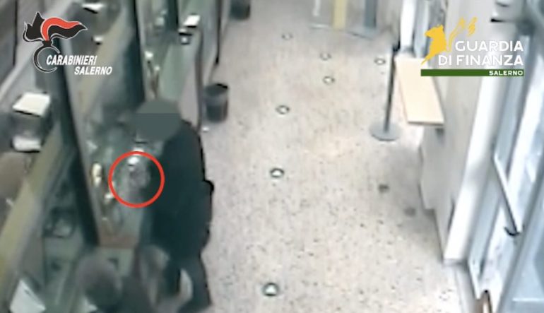 Dai conti svuotati alle criptovalute, smantellata rete di riciclaggio: 68 indagati