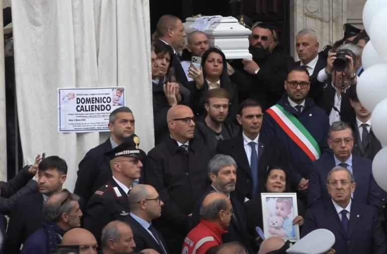 Un momento deel funerale