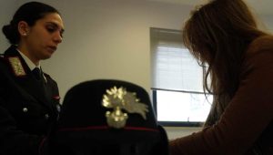 Frignano, lite in famiglia nella notte: figlio denunciato per aggressione alla madre