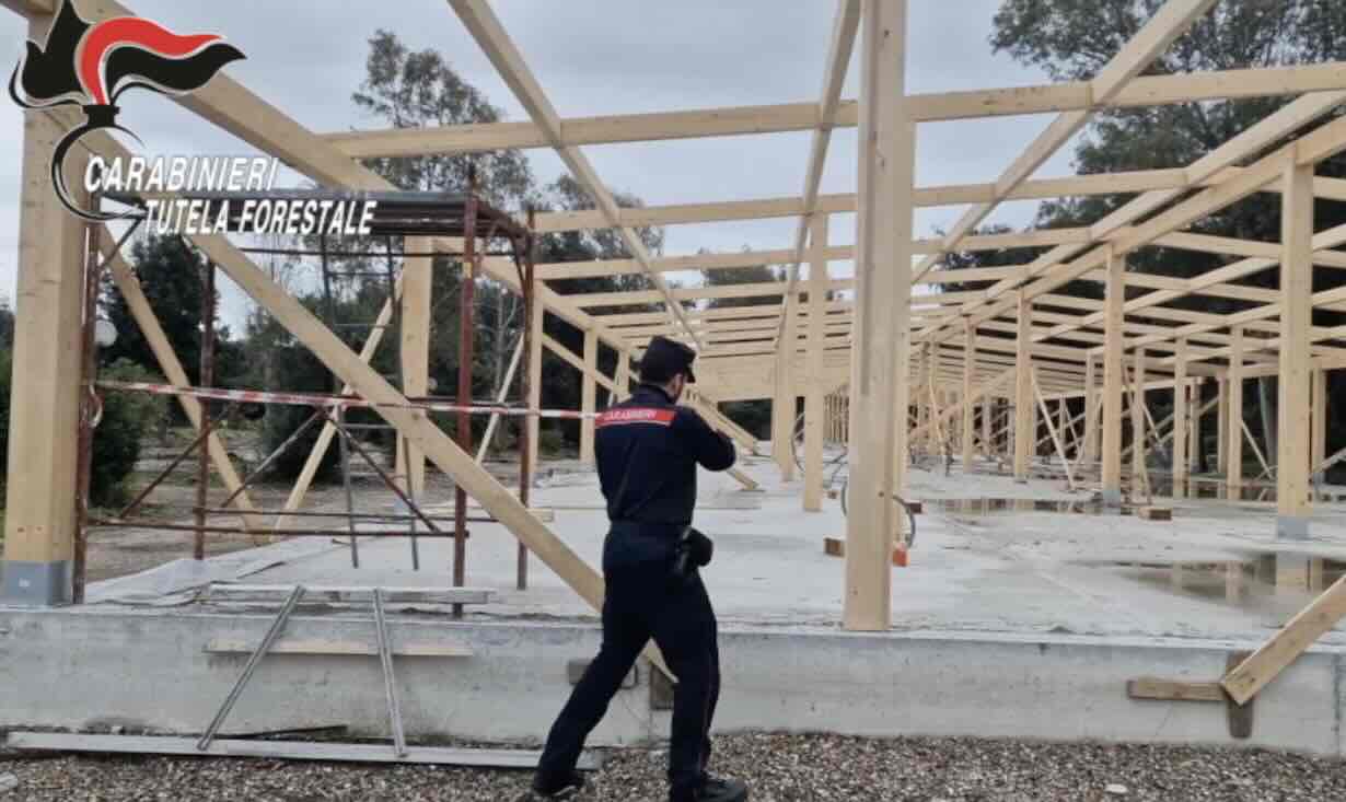 Giugliano, lottizzazione abusiva da 65mila mq: campi da padel e residence senza permessi: 5 denunce