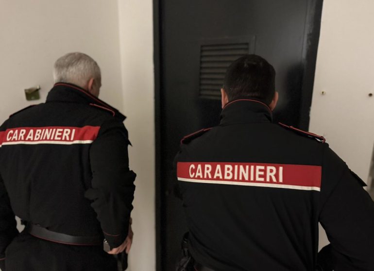 Pollena Trocchia, nasconde droga e 3.500 euro in camera da letto: arrestato 34enne