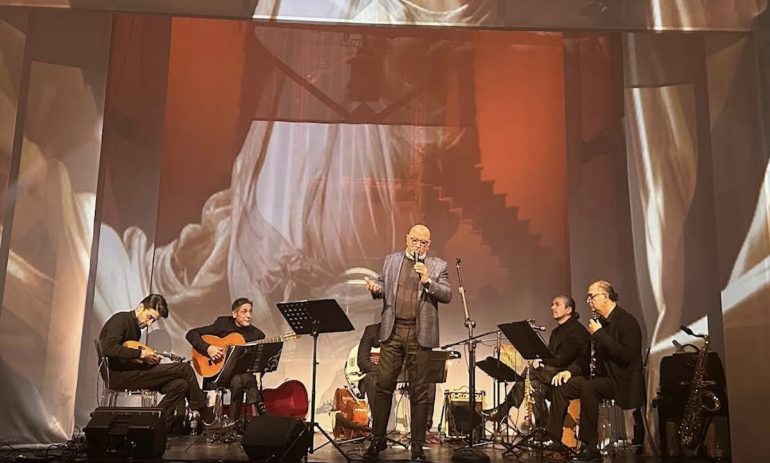La grande canzone napoletana si accende nel Chiostro: Gennaro Pisapia & Gruppo Smeraldo in concerto
