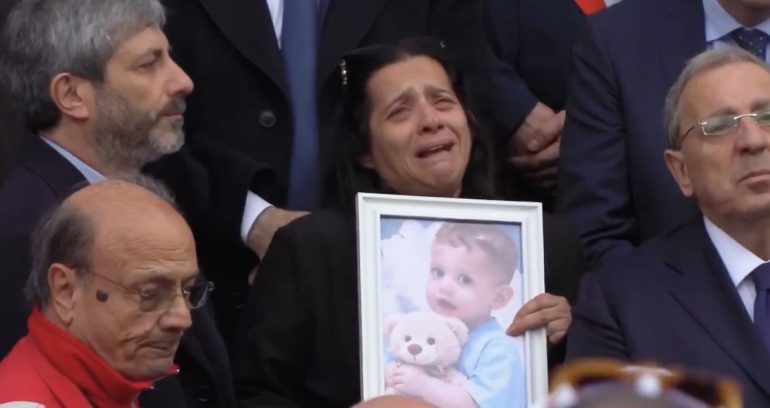 Patrizia Mercolino all'uscita dalla chiesa