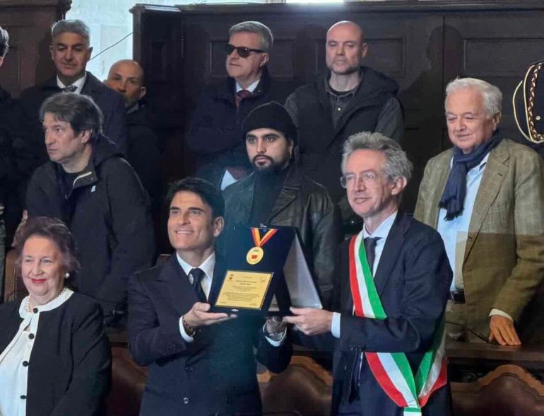 Manfredi smorza polemiche su Da Vinci: «La canzone per il referendum? Separiamo la musica dalla politica»