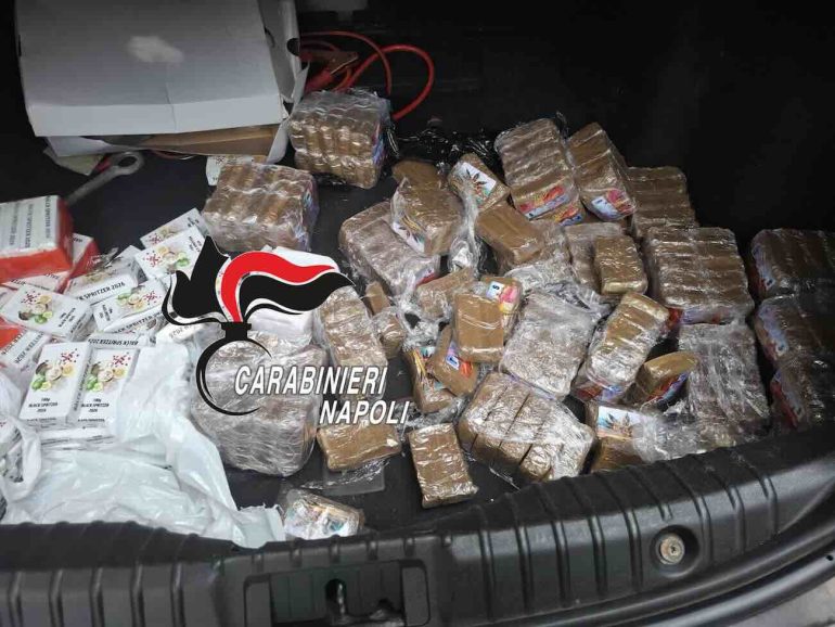 Maxi sequestro a Poggiomarino: 27 chili di hashish nel bagagliaio, in manette un 42enne