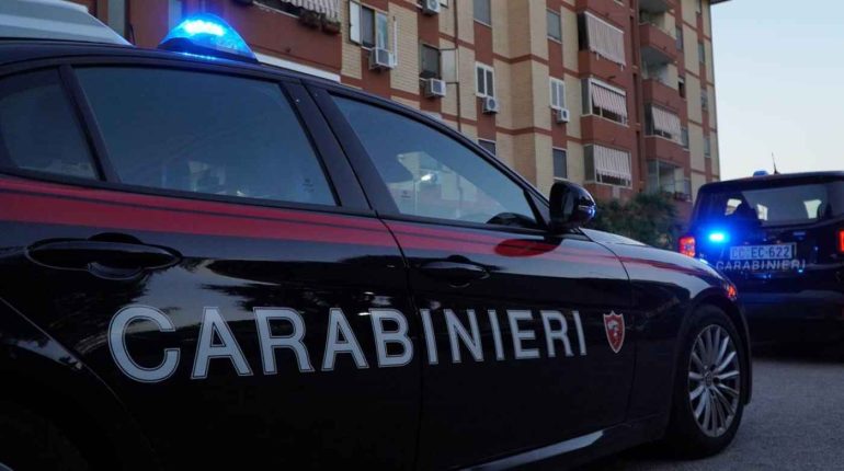 Avellino, tenta la fuga e getta droga: denunciato 30enne