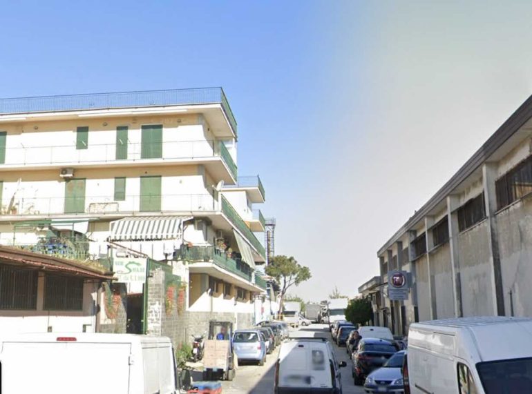 Napoli, 19enne accoltellato per difendere lo scooter: il ritorno delle «paranze» a Secondigliano