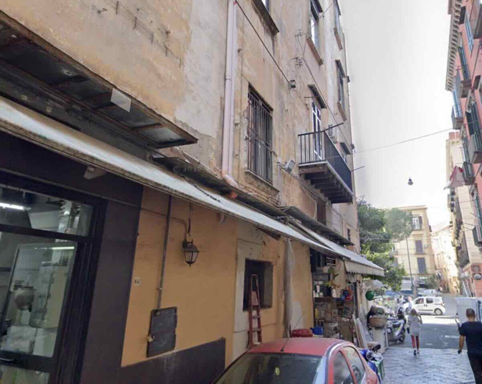 Napoli, 31enne ferito da un colpo d’arma da fuoco al braccio