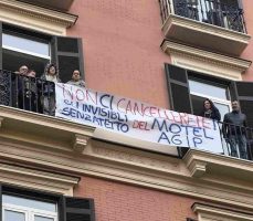 Napoli, protesta delle famiglie dell’ex Motel Agip: occupata una sala del Consiglio comunale