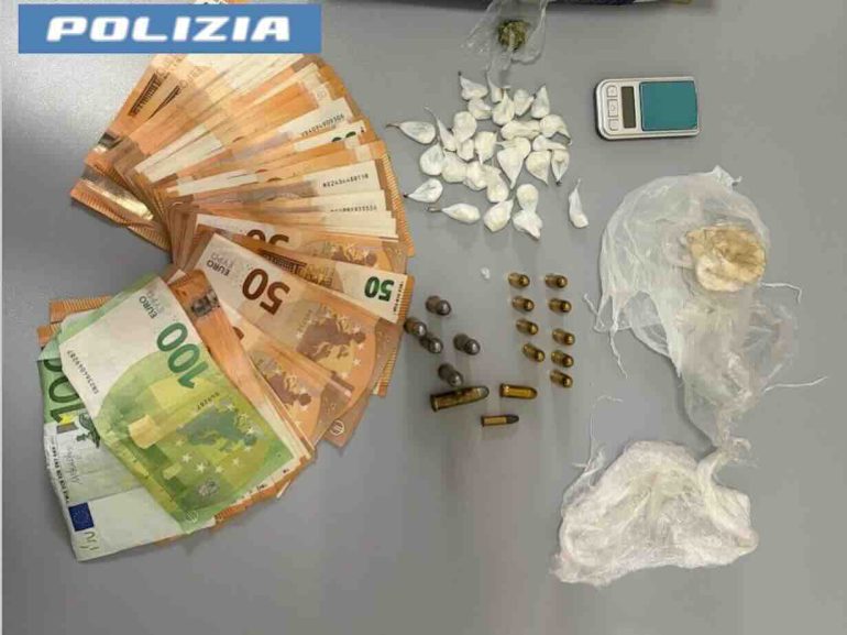 Napoli, pusher senza patente arrestato ai Decumani