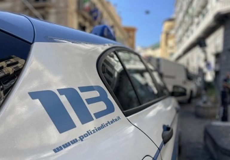 Napoli, strappano una collanina e fuggono in auto: arrestati 3 giovani