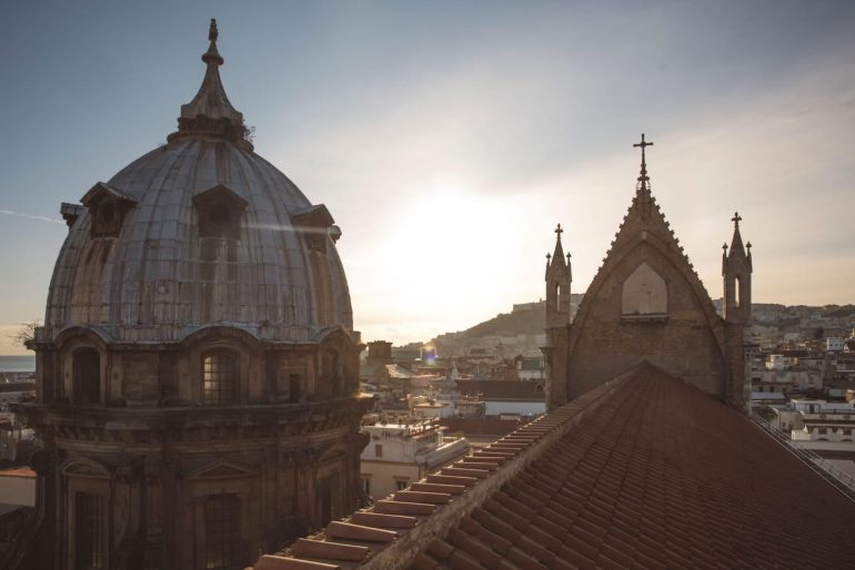 Napoli svelata dai tetti del Duomo: nasce il percorso «500 Cupole»