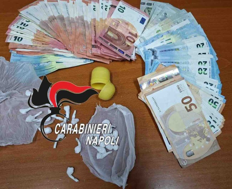 Pozzuoli, nascondeva droga e contanti nel microonde: arrestato 25enne
