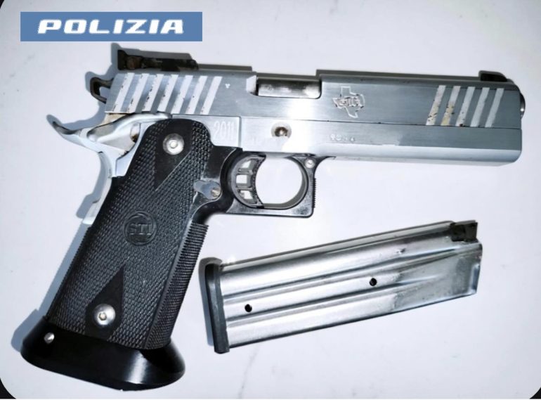 la pistola recuperata