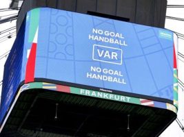 Premier League, tifosi contro il Var: oltre il 75% boccia la tecnologia