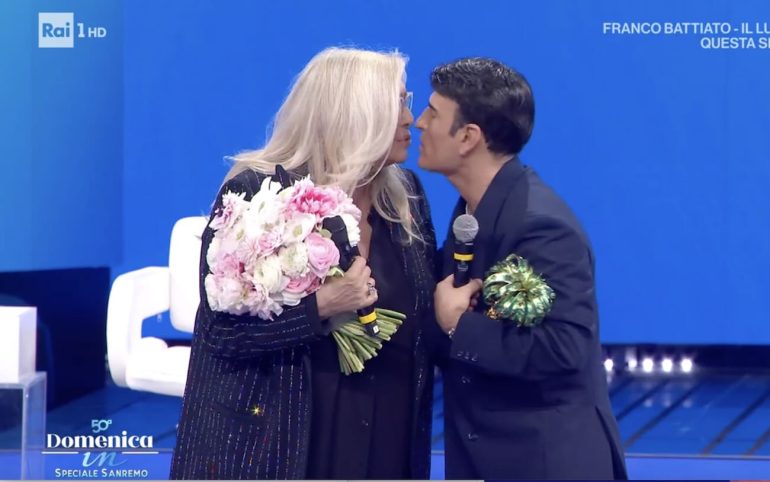 Il bacio tra Mara Venier e Sal Da Vinci